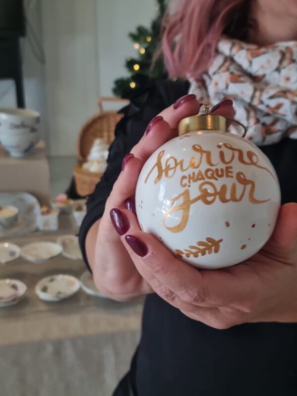 Boules de noël personnalisées porcelaine peintes à la main – Image 5