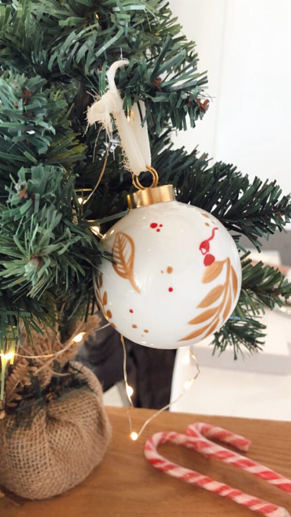 Boules de noël personnalisées porcelaine peintes à la main – Image 2