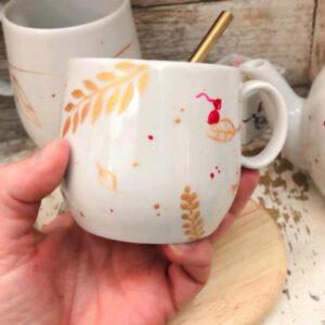 Tasse dorée peinte a la main Jeym illustrations