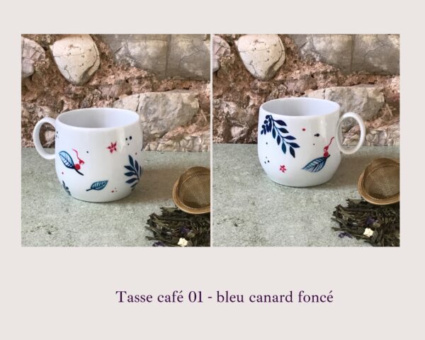 Tasse café en porcelaine limoges peinte à la main par jeym. Ventre drop collection bleue pour combat contre cancer. Motif fait main feuillage