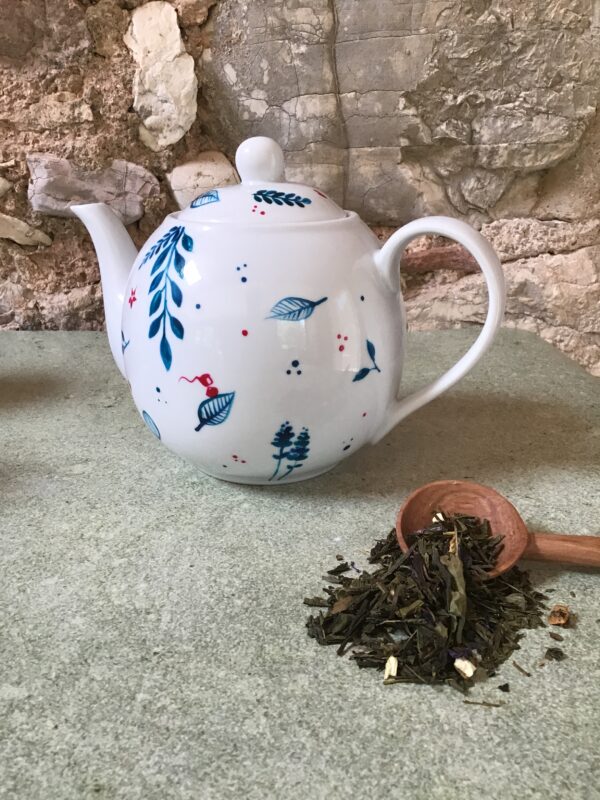 Théière porcelaine limoges peinte à la main par jeym. Ventre drop collection bleue pour Eulalie
