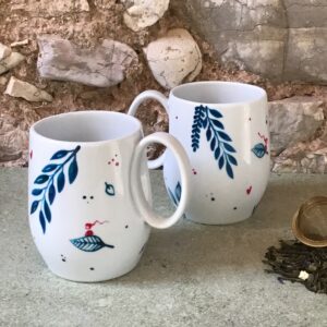 Mug tasse thé, en porcelaine de limoges peinte à la main par jeym. Ventre drop collection bleue pour combat contre cancer. petit déjeuner cocooning