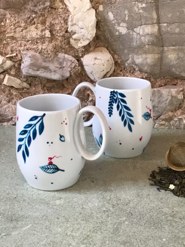 Mug tasse thé, en porcelaine de limoges peinte à la main par jeym. Ventre drop collection bleue pour combat contre cancer. petit déjeuner cocooning