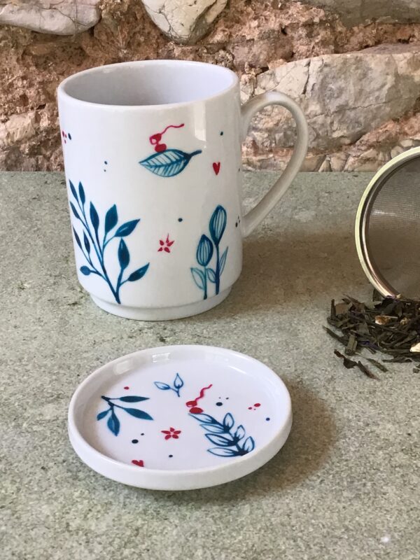 Tisanière thé infusions en porcelaine de limoges peinte à la main par jeym. Ventre drop collection bleue pour combat contre cancer. petit déjeuner cocooning