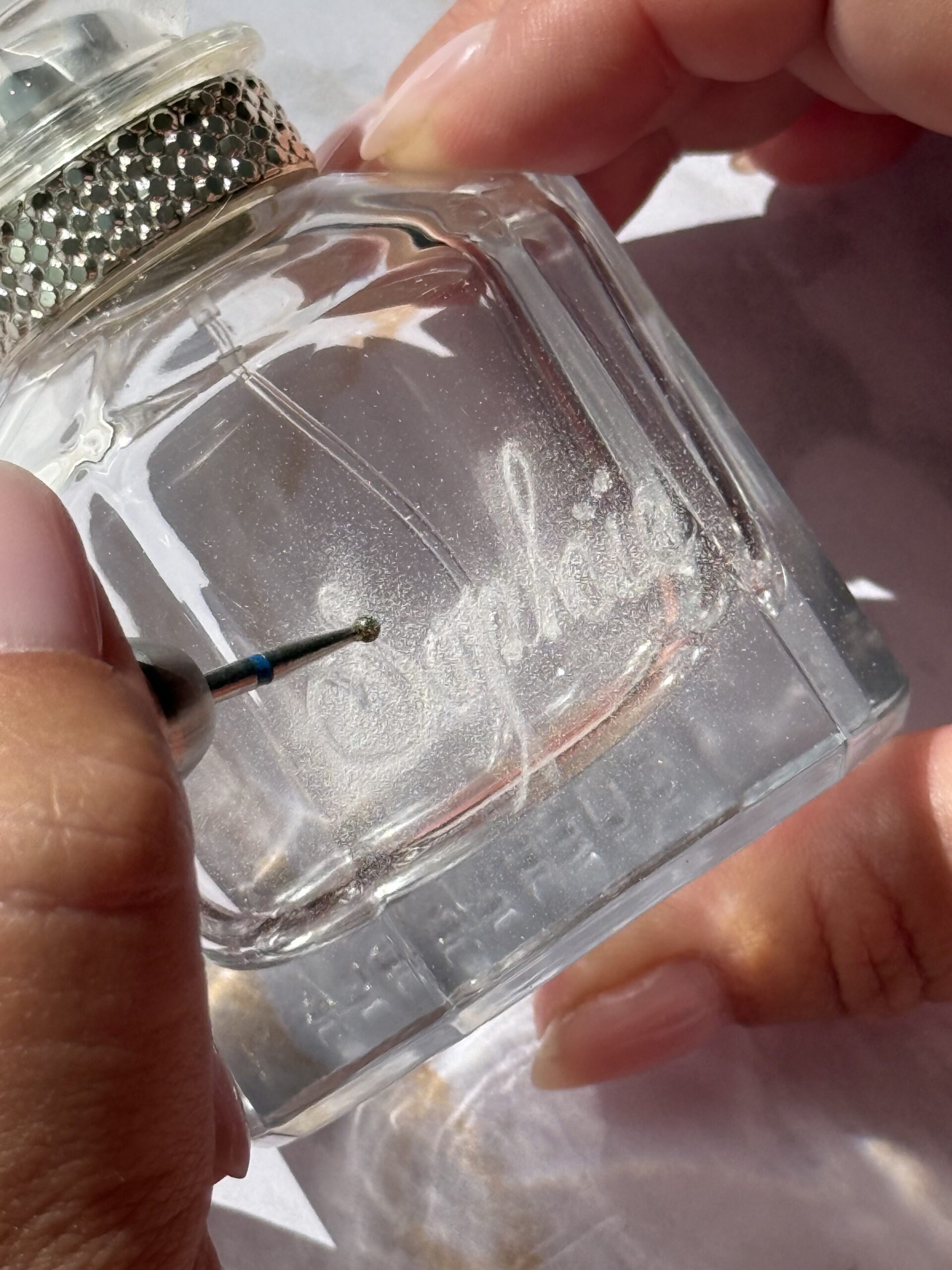 Gravure sur parfum